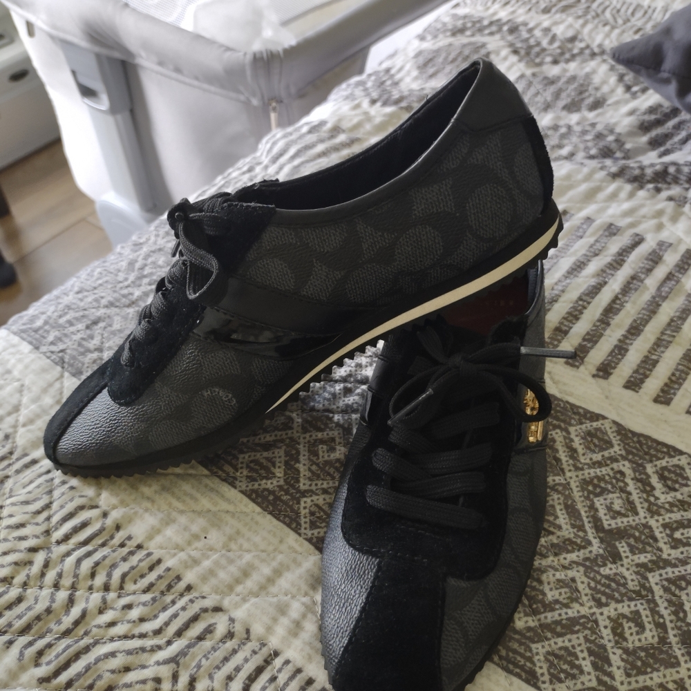 Coach black sneakwrs